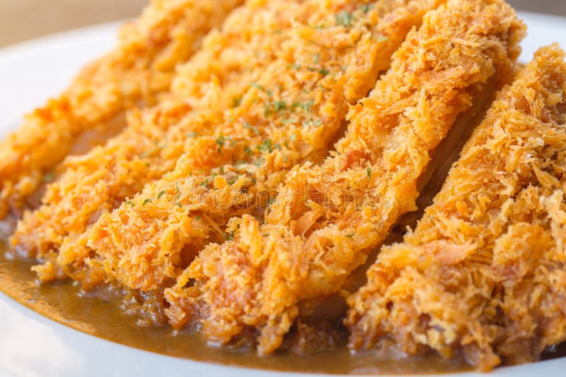 Japanischer Curry mit gebratenem Schweinefleischkotelett tonkatsu Abschluss oben lizenzfreie stockfotos Japanischer Curry mit gebratenem Schweinefleischkotelett tonkatsu Abschluss oben lizenzfreie stockfotos