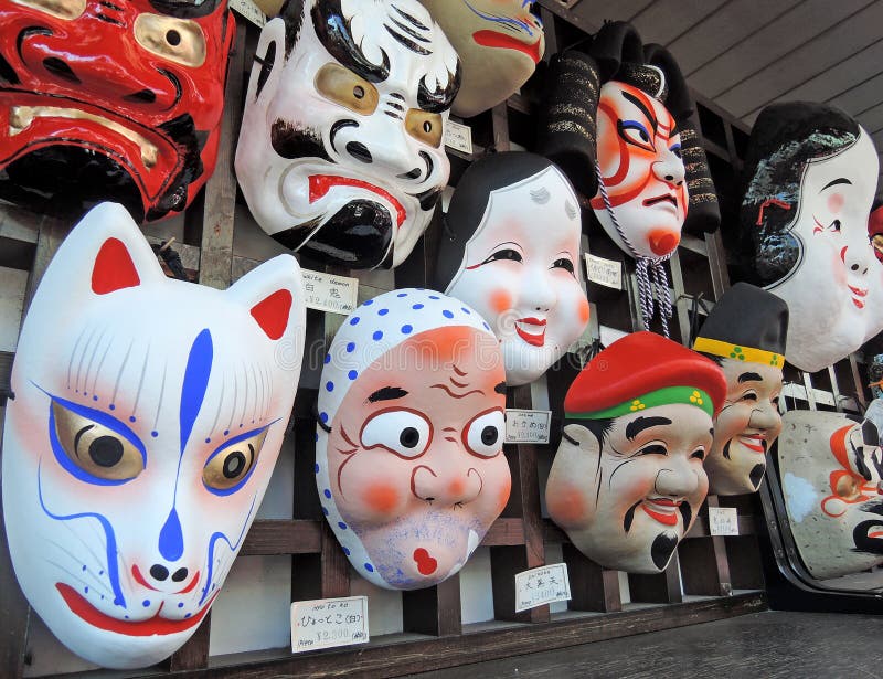 Maskers in Nakamise-Straat Redactionele - Image of modern, mensen: