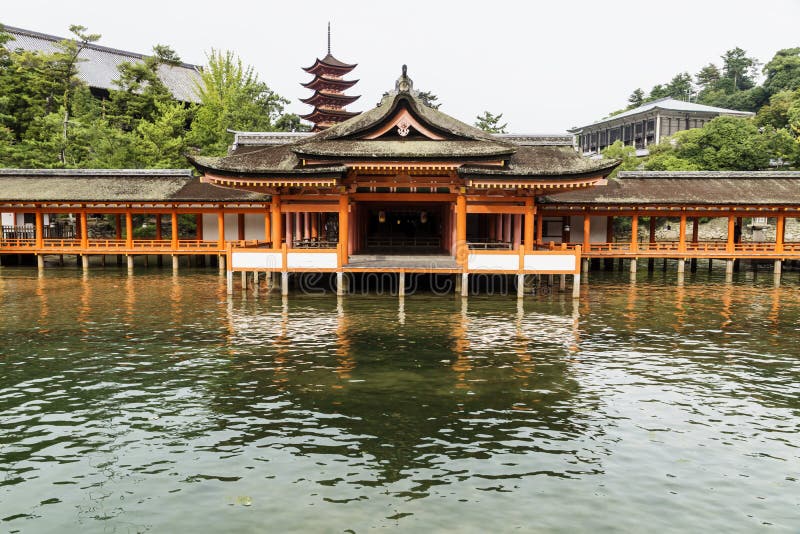 Japońska świątynia Miyajima, Hiroszima, Japonia - Itsukushima świątynia - zdjęcia royalty free Japońska świątynia Miyajima, Hiroszima, Japonia - Itsukushima świątynia - zdjęcia royalty free