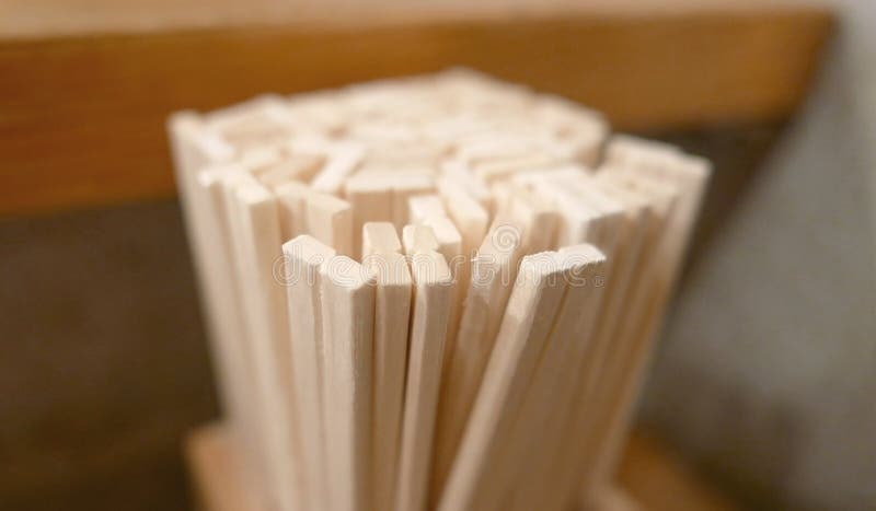 Japońskiej restauraci rozporządzalni chopsticks fotografia stock Japońskiej restauraci rozporządzalni chopsticks fotografia stock