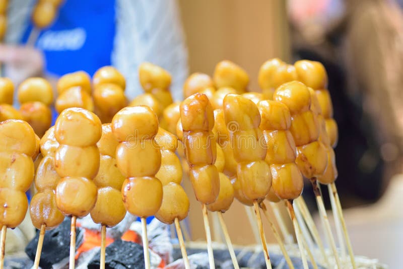 Japońskiej Ulicznej Karmowej Dango ryżowej kluchy słodki naczynie zdjęcia stock Japońskiej Ulicznej Karmowej Dango ryżowej kluchy słodki naczynie zdjęcia stock