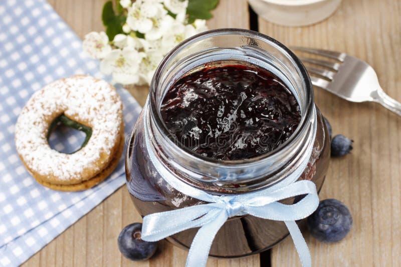 Как из старого варенья сделать. Blueberry Jam (no added Sugar). Старое варенье куда применить. Что сделать из старого варенья рецепт с отзывами.