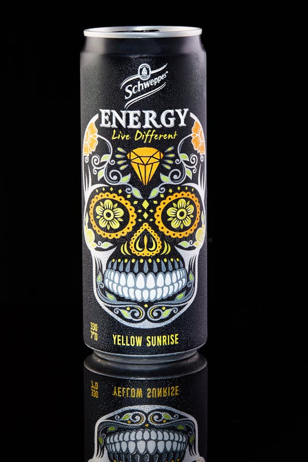 Jar Energy Drink auf schwarzem Hintergrund mit Reflexion lizenzfreies stockfoto Jar Energy Drink auf schwarzem Hintergrund mit Reflexion lizenzfreies stockfoto