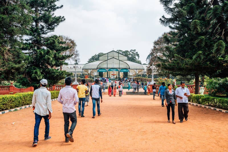 Jardim botânico de Lalbagh e povos do turista em Bangalore, Índia fotografia de stock Jardim botânico de Lalbagh e povos do turista em Bangalore, Índia fotografia de stock
