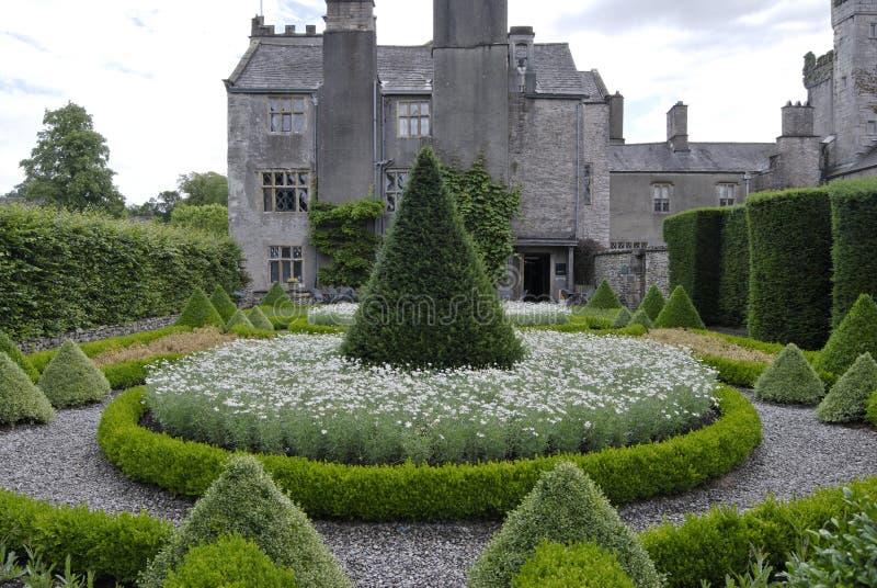 Jardim de casa de campo foto de stock royalty free