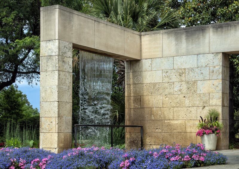 Jardim da família da configuração em Dallas Arboretum imagem de stock royalty free Jardim da família da configuração em Dallas Arboretum imagem de stock royalty free