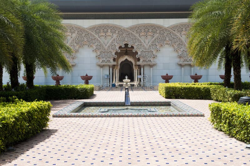 Jardim interno da arquitetura marroquina