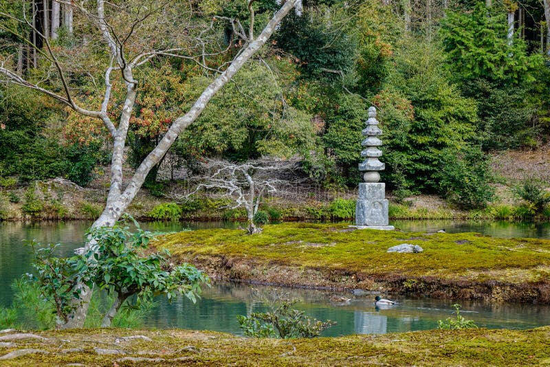 Jardim japonês do zen em Kyoto, Japão imagens de stock royalty free Jardim japonês do zen em Kyoto, Japão imagens de stock royalty free