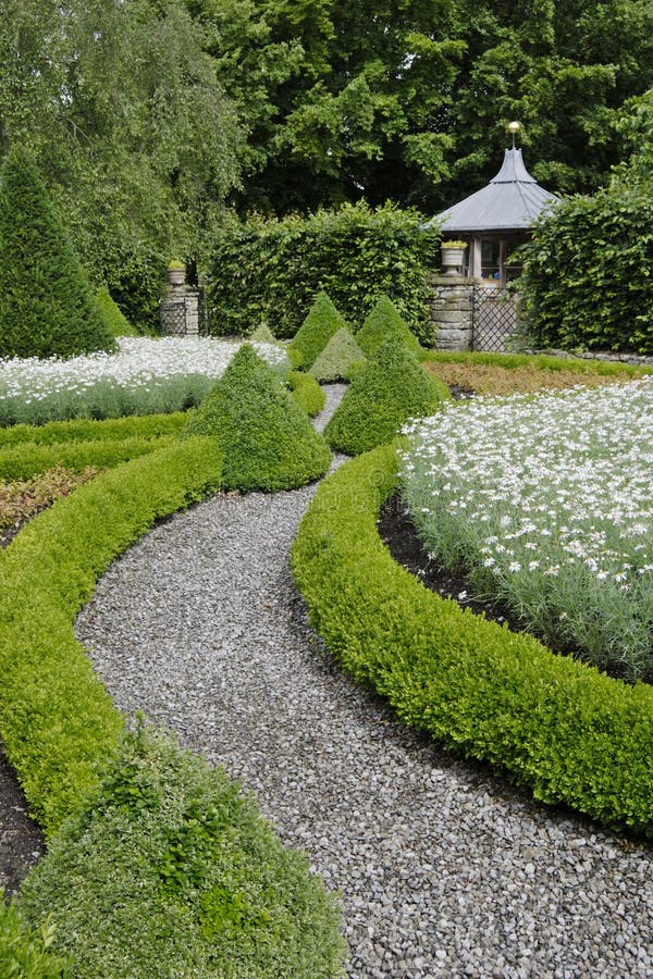 Jardin De Maison De Campagne Image stock - Image du pays ...