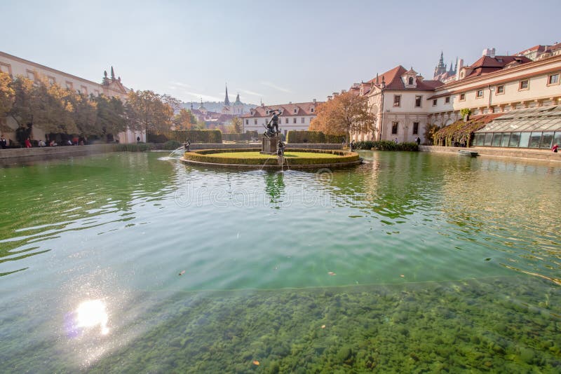 Jardin de Wallenstein en été, à Prague, République Tchèque image libre de droits Jardin de Wallenstein en été, à Prague, République Tchèque image libre de droits
