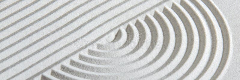 Jardin japonais avec pierre de yin yang en sable texturé image libre de droits