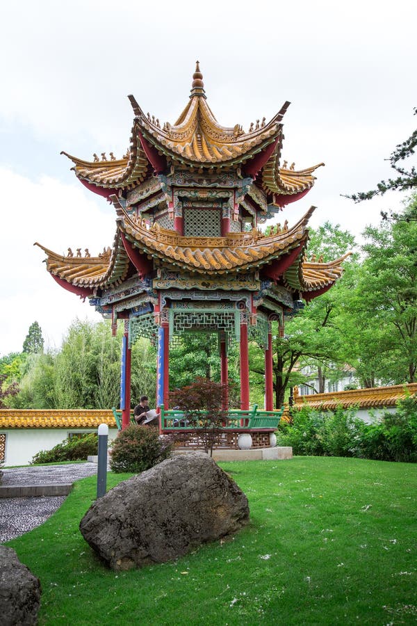 Jardin Japonais Traditionnel Image stock - Image du arbres ...