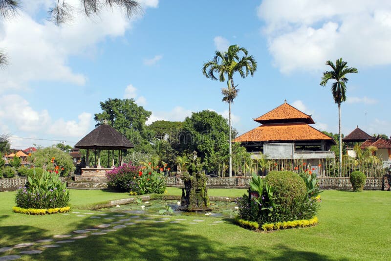 Jardín en Taman Ayun fotografía de archivo libre de regalías Jardín en Taman Ayun fotografía de archivo libre de regalías