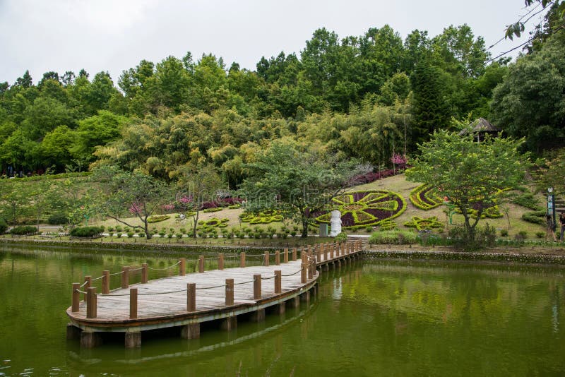 Download Jardín Suizo De La Granja Del Condado De Nantou, Taiwán Cingjing Pequeño Imagen de archivo - Imagen de montañas, ángulo: 41917155