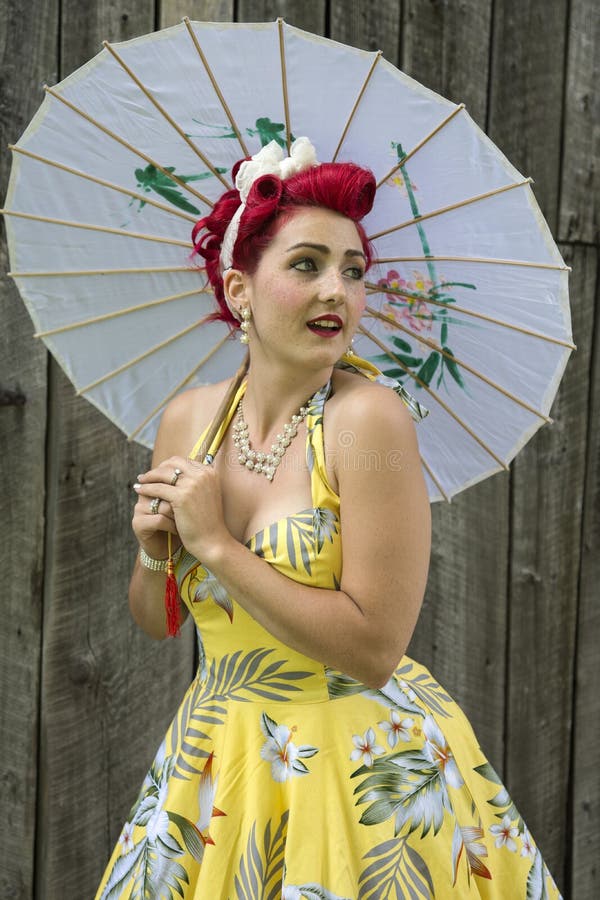 Jaren '40dame met paraplu stock foto