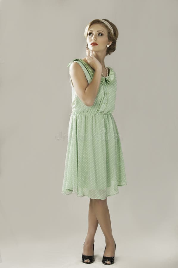 Jaren '50vrouw in groene kleding royalty-vrije stock afbeelding Jaren '50vrouw in groene kleding royalty-vrije stock afbeelding