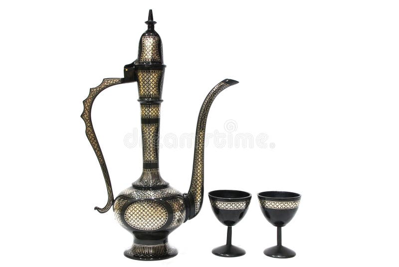 Jarra y tazas del vino de Bidriware fotografía de archivo libre de regalías Jarra y tazas del vino de Bidriware fotografía de archivo libre de regalías