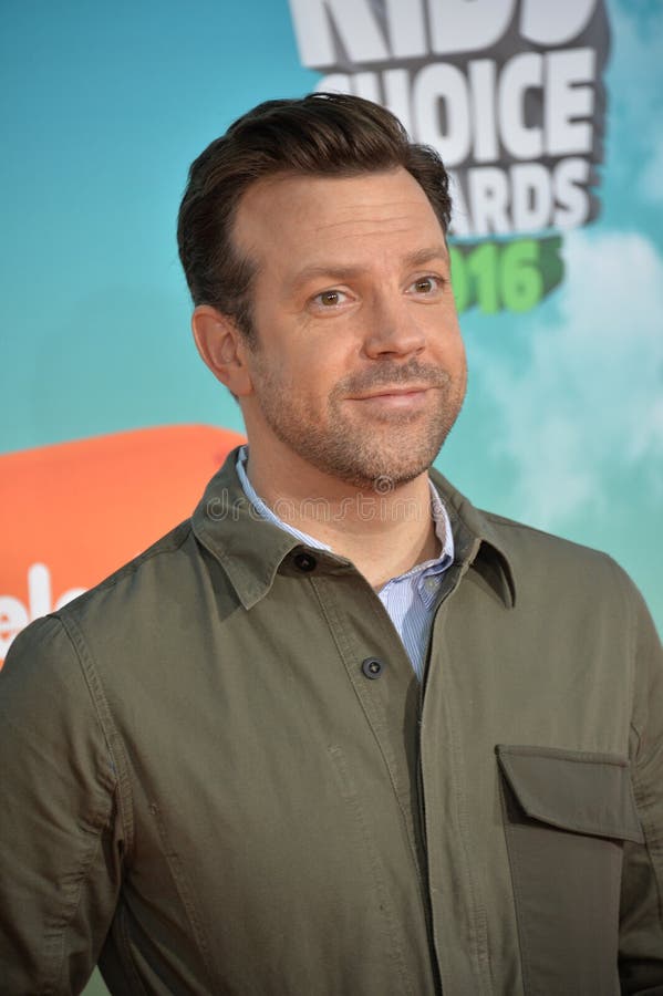 File:Jason Sudeikis Charlie Day Jason Bateman (6049547936).jpg