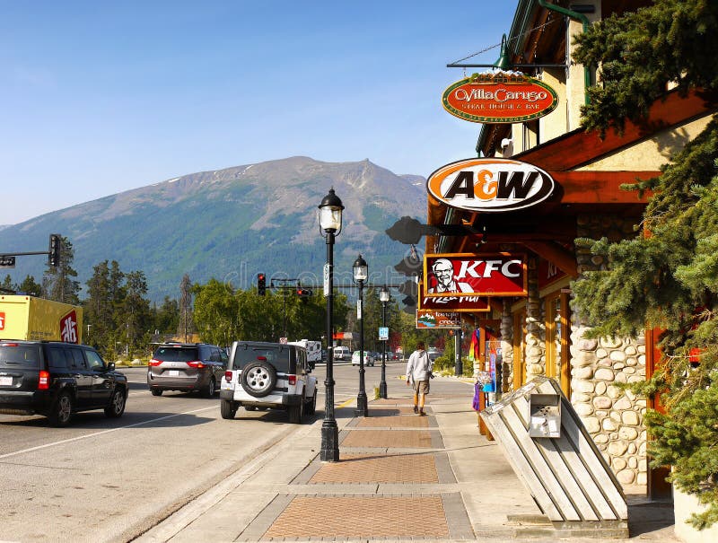 Jasper Street Traffic Canada arkivfoton Jasper Street Traffic Canada arkivfoton