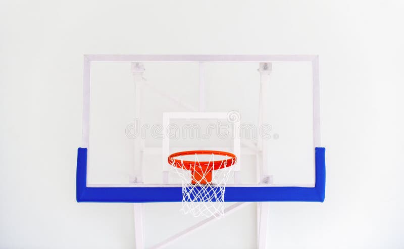 Jaula del aro de baloncesto, primer grande aislado del tablero trasero, nuevo outd imágenes de archivo libres de regalías Jaula del aro de baloncesto, primer grande aislado del tablero trasero, nuevo outd imágenes de archivo libres de regalías