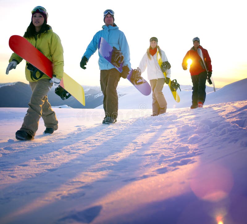 Jazda na snowboardzie odtwarzania Outdoors hobby pojęcia ludzie