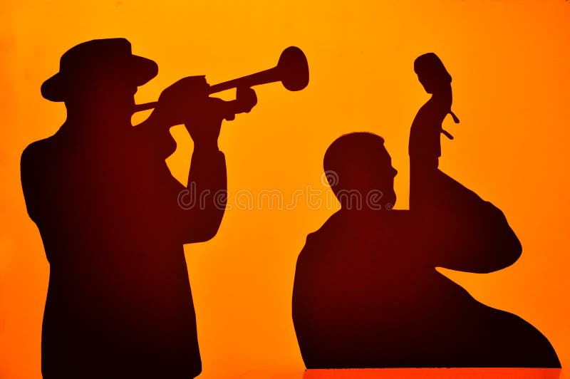 Silhouette di musicisti jazz, con sfondo arancione.