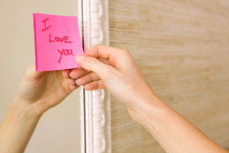 Je t'aime note sur le miroir image stock Je t'aime note sur le miroir image stock