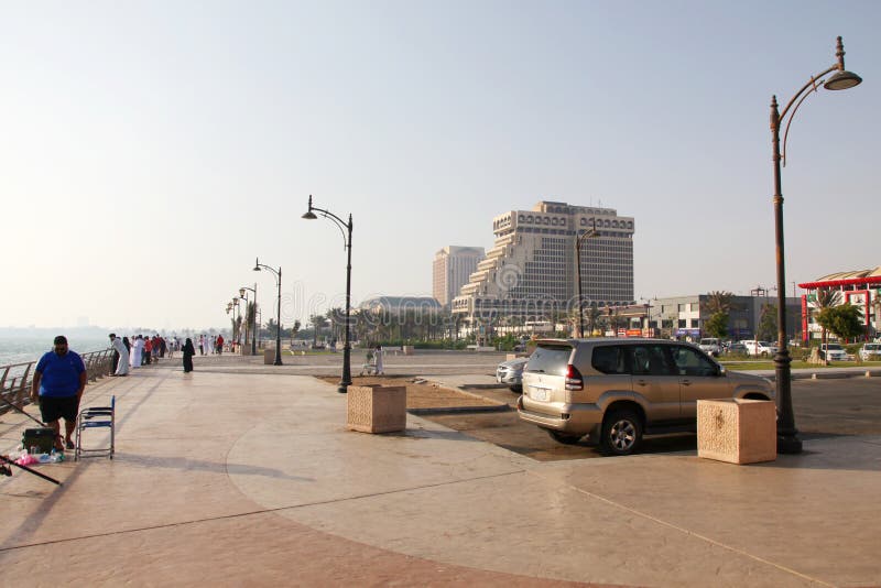 JEDDAH, ARABIE SAOUDITE - 27 juillet 2018 Jeddah Corniche près de fontaine du ` s du Roi Fahd photos stock JEDDAH, ARABIE SAOUDITE - 27 juillet 2018 Jeddah Corniche près de fontaine du ` s du Roi Fahd photos stock