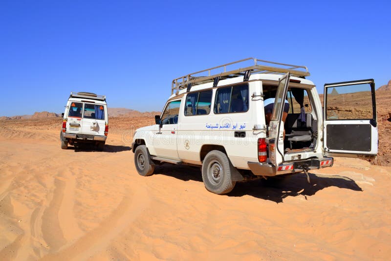 Jeep in egyptian desert stock photo. Image of remote 19770566