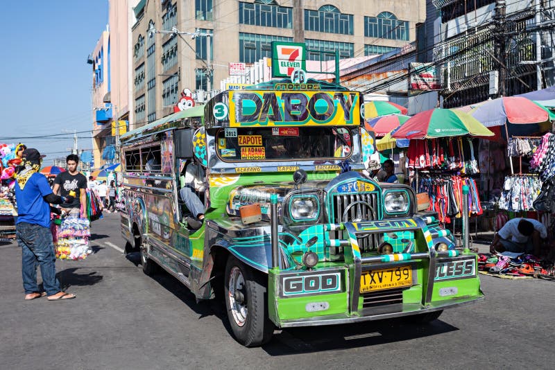 Jeepney na Manila ulicie fotografia stock Jeepney na Manila ulicie fotografia stock