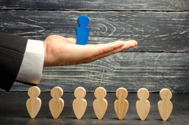 Jefe del equipo Dirección Asunto Leader Éxito y logro del equipo Aumento de la eficacia del trabajo y de la calificación del pers imagen de archivo Jefe del equipo Dirección Asunto Leader Éxito y logro del equipo Aumento de la eficacia del trabajo y de la calificación del pers imagen de archivo