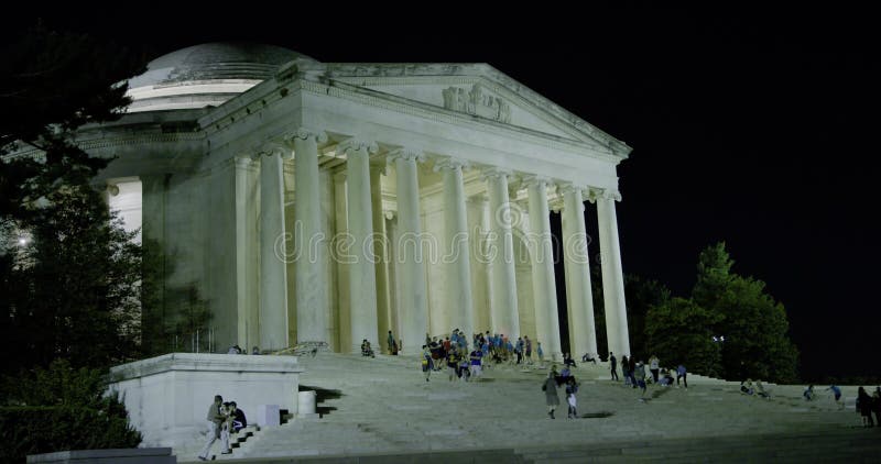Jefferson memorial linkerkant : ' s nachts vooraan in washington dc