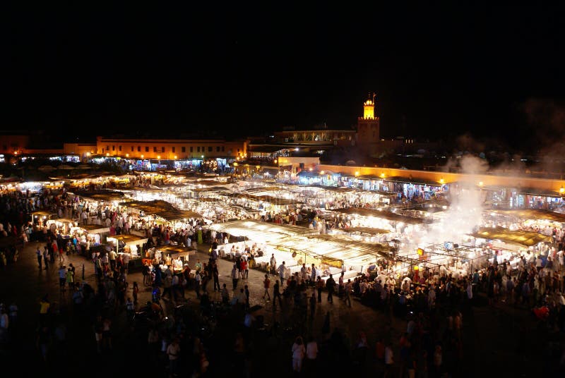 Jemaa EL--FnaaMarktplatz in Marrakesch, Marokko lizenzfreies stockbild Jemaa EL--FnaaMarktplatz in Marrakesch, Marokko lizenzfreies stockbild