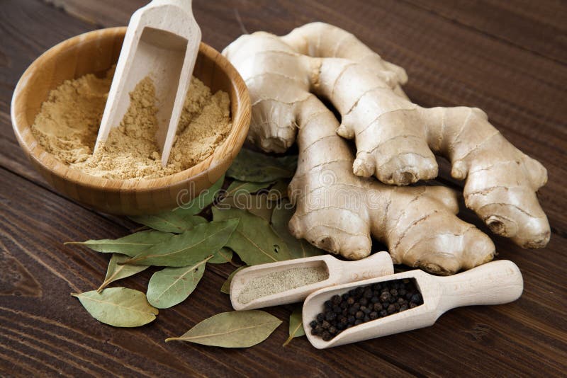 Jengibre y hoja de laurel imagen de archivo. Imagen de picante 35208217