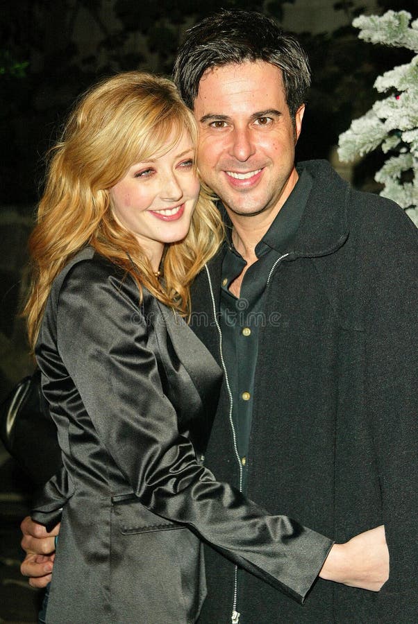 Jennifer Finnigan, Jonathan Silverman immagine stock