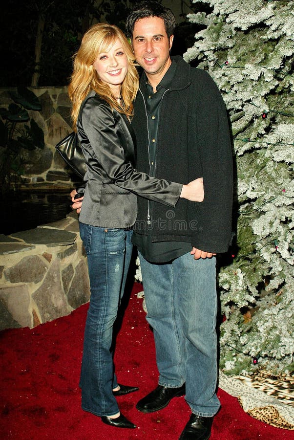 Jennifer Finnigan and Jonathan Silverman at Flaunt Magazine's 6 Year Anniversary Party and holiday toy drive to benefit Para Los Ninos, Private Residence, Los Angeles, CA. 12-10-04
