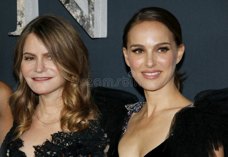 Jennifer Jason Leigh y Natalie Portman imagen de archivo libre de regalías Jennifer Jason Leigh y Natalie Portman imagen de archivo libre de regalías