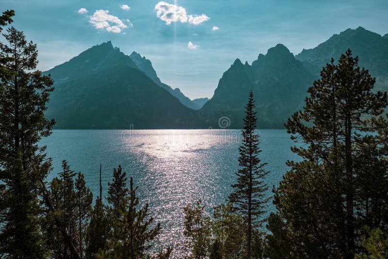 Jenny Lake und das Tetons, Wyoming stockbilder Jenny Lake und das Tetons, Wyoming stockbilder