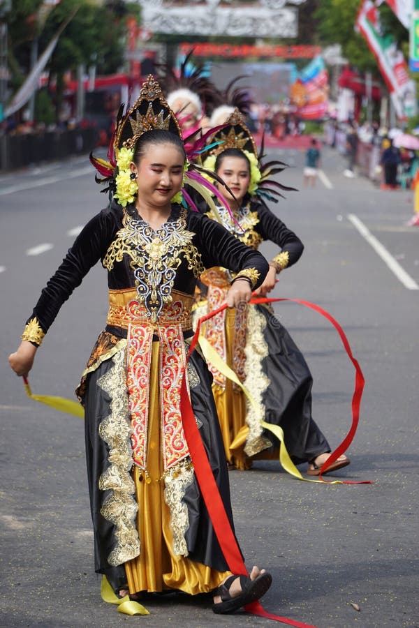 Jepen Dance from Kutai Kartanegara at BEN Carnival Editorial Photography Image of festival Jepen Dance from Kutai Kartanegara at BEN Carnival Editorial Photography Image of festival