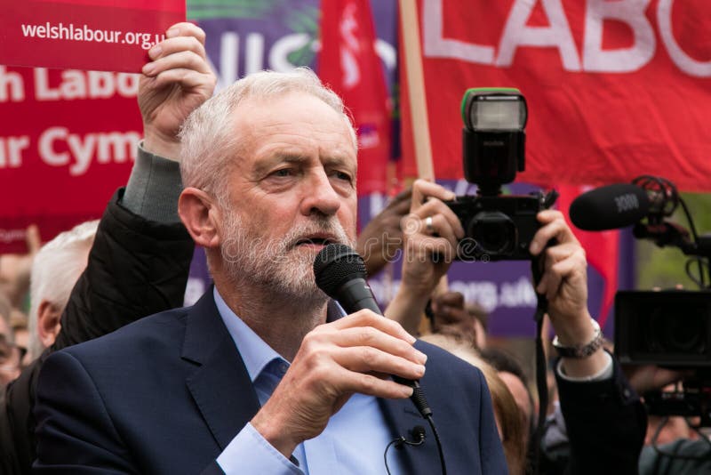 Jeremy Corbyn visita a terra comum de Whitchurch, Cardiff, Gales do Sul, Reino Unido fotos de stock royalty free Jeremy Corbyn visita a terra comum de Whitchurch, Cardiff, Gales do Sul, Reino Unido fotos de stock royalty free