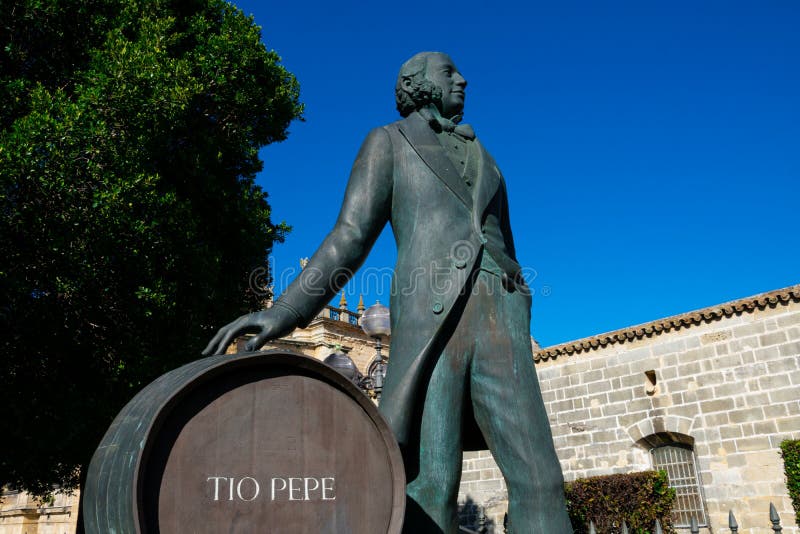 Statue of Manuel Maria Gonzalez Angel Estatua de Tio Pepe