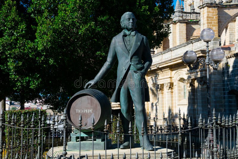 Statue of Manuel Maria Gonzalez Angel Estatua de Tio Pepe