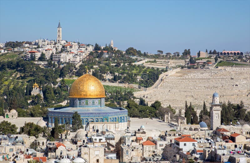 Jerusalem - se över den gamla staden till Dom av Rock och Mount of Olives arkivfoton Jerusalem - se över den gamla staden till Dom av Rock och Mount of Olives arkivfoton