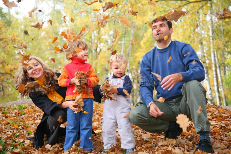 Jesienny rodziny cztery liść rzut