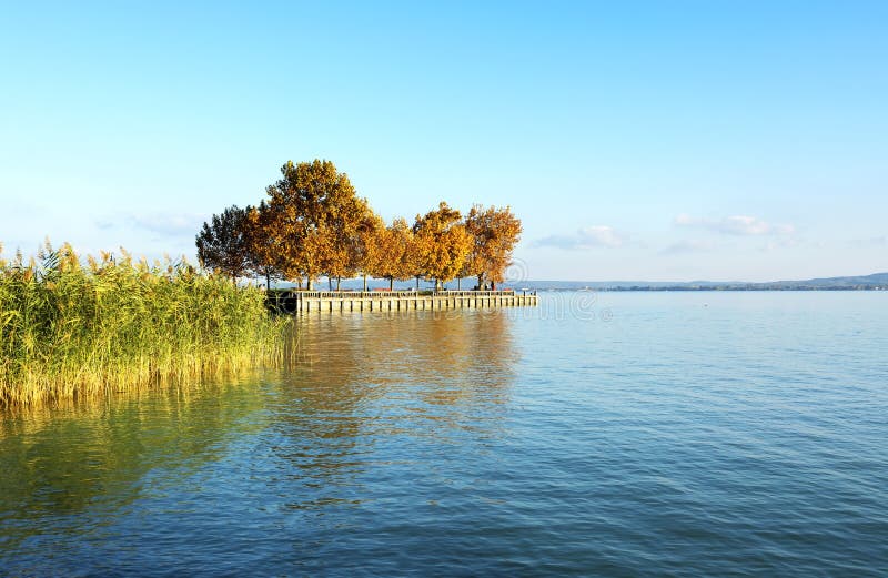 Jesień krajobraz przy Jeziornym Balaton, Węgry zdjęcia royalty free Jesień krajobraz przy Jeziornym Balaton, Węgry zdjęcia royalty free
