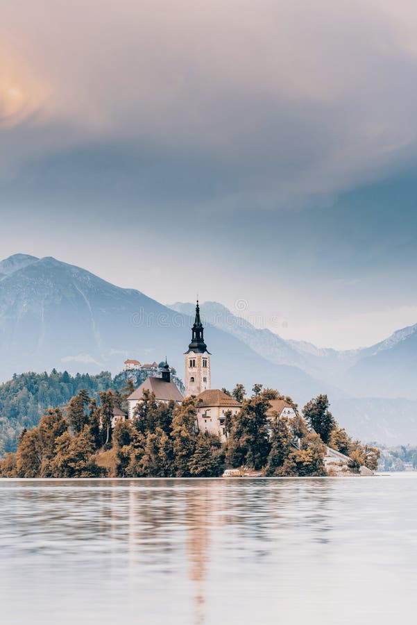 Jesień nad jeziorem Krwawiącym w Slovenia obrazy stock Jesień nad jeziorem Krwawiącym w Slovenia obrazy stock
