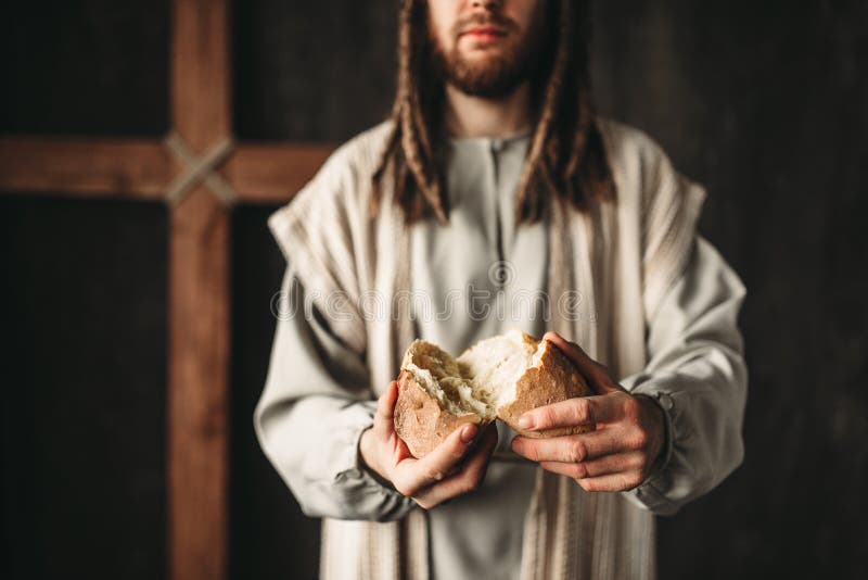 Jesus Christ da el pan a la comida fiel, sagrada imagen de archivo Jesus Christ da el pan a la comida fiel, sagrada imagen de archivo