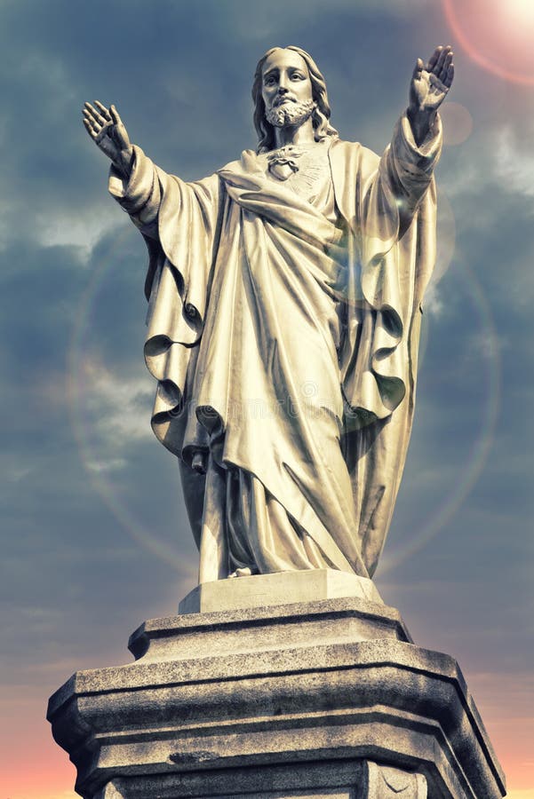 Jesus Christ-standbeeld met lichte gloed dichtbij van zijn hoofd stock afbeeldingen Jesus Christ-standbeeld met lichte gloed dichtbij van zijn hoofd stock afbeeldingen