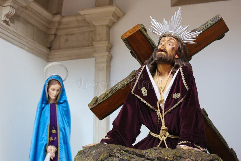 Jesus no através de Dolorosa - catedral de Aveiro, Portugal imagens de stock Jesus no através de Dolorosa - catedral de Aveiro, Portugal imagens de stock