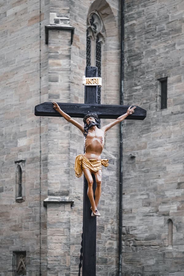 Jesus-Skulptur, Die Im Innenhof Der Erfurten Kathedrale In Deutschland